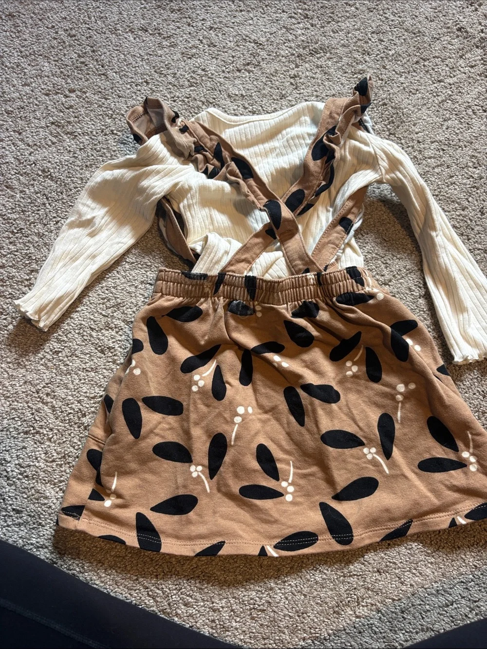 wonder nation Cream Ribbed Top with Tan Leaf-Print Suspender Skirt with stocking